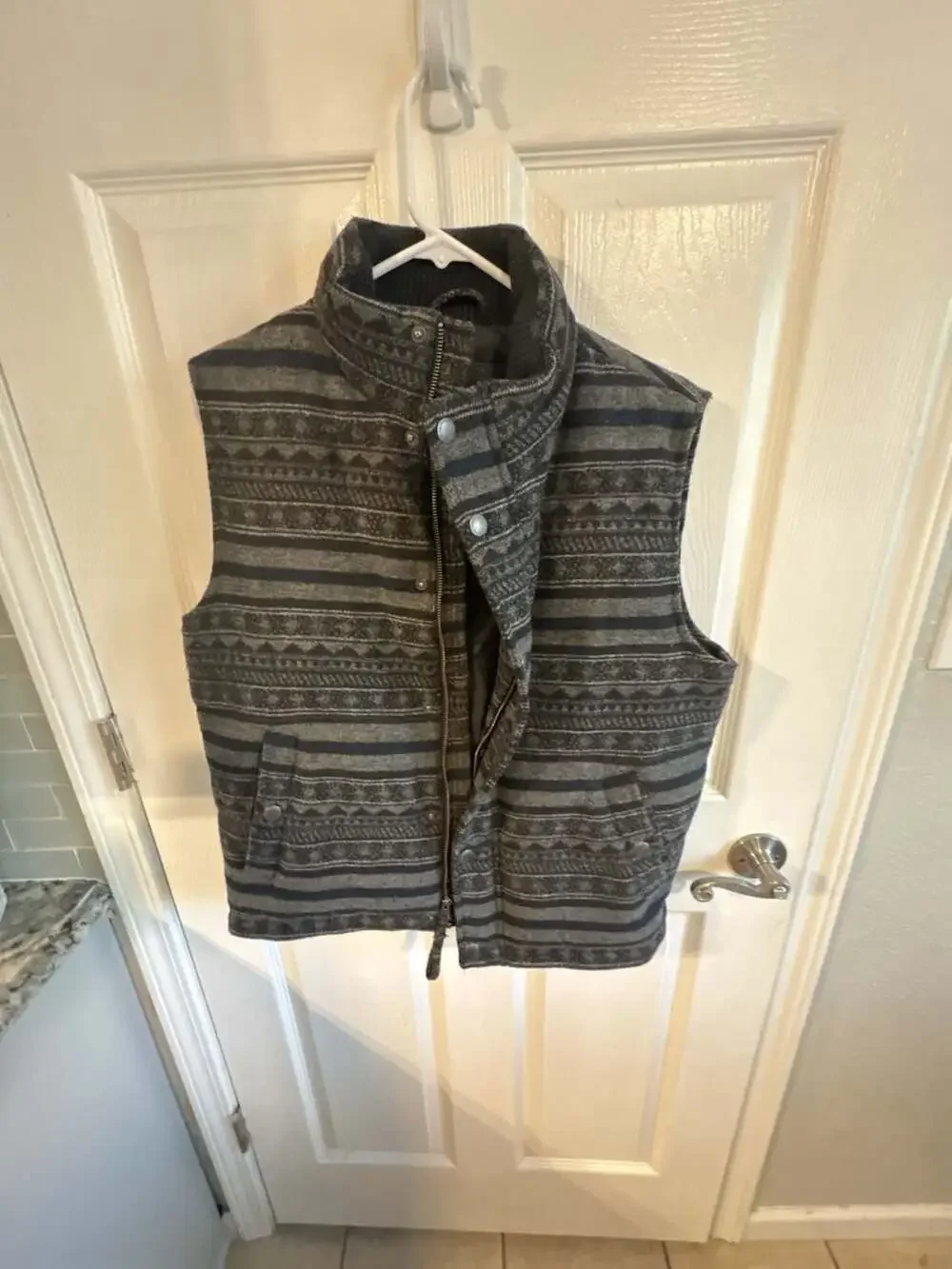 American Eagle Outfitters Men's Full Zip Fair Isle Pattern Fleece Lined Vest